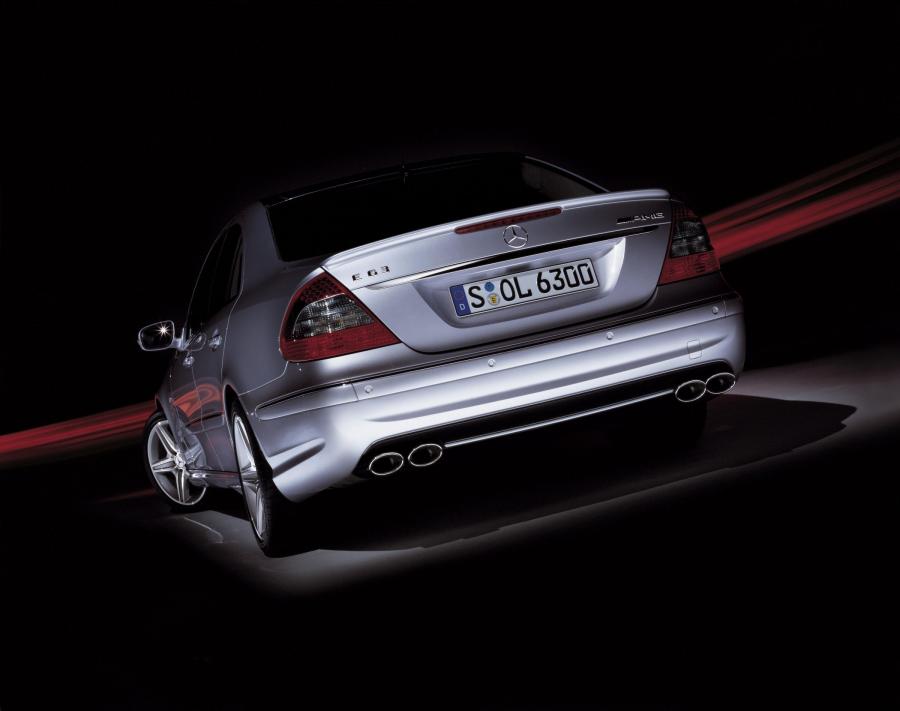  Mercedes-Benz E63 AMG 2007 года  (фото 22 из 25)